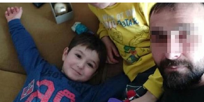 Minibüsü park ederken 4 yaşındaki oğlunu ezdi