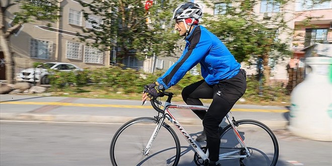 Trafik yüzünden bindiği bisiklet 13 yıldır ulaşım aracı oldu