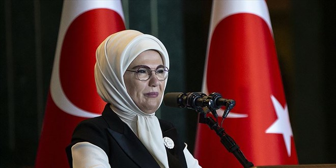 Emine Erdoğan'dan atık toplayıcılarına destek