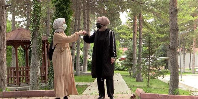 Anne ile kızı aynı üniversitede eğitim görüyor