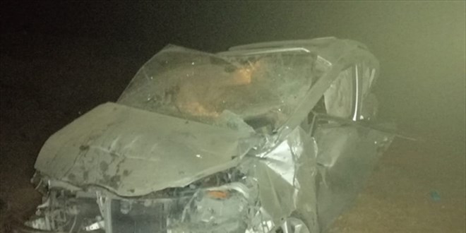 Konya'da yük trenine çarpan otomobildeki 5 kişi yaralandı