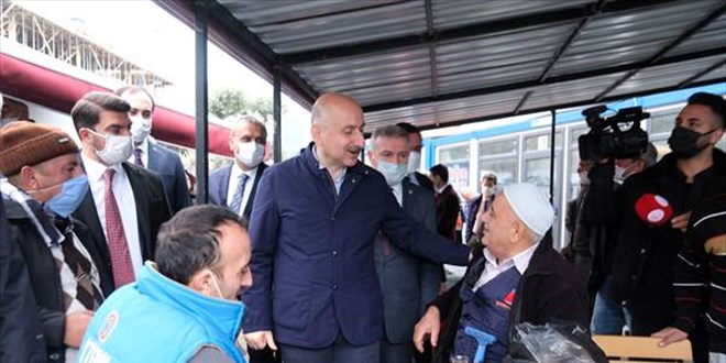 Bakan Karaismailoğlu, sel felaketinin yaşandığı Bozkurt'u ziyaret etti