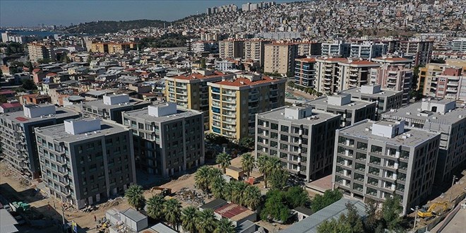 İzmir'de depremzedeler yeni evlerine kavuşmaya başlıyor