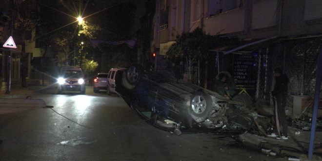Tartıştığı vatandaşların üzerine aracı sürdü, araçla takla atınca bırakıp kaçtı
