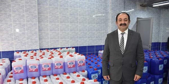 'Kimya fabrikası' gibi çalışan lise, ürünlerini kendi markasıyla satıyor