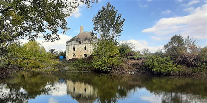 Tarihi cami taşkınlara karşı 3 metre yükseltilip restore edilecek