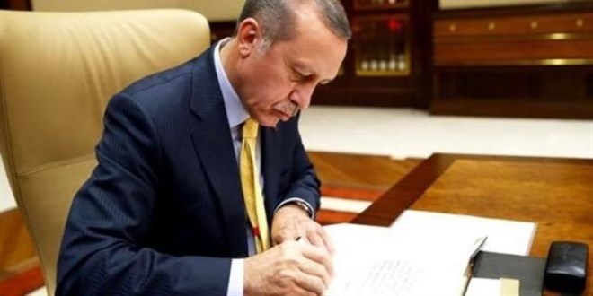 1 kilo altın ile yakalandığı iddia edilen bürokrat görevden alındı