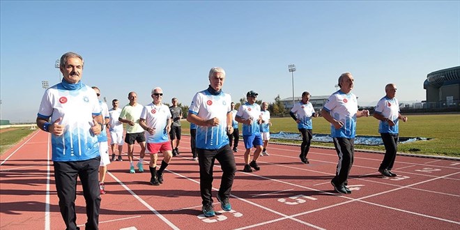 'Çılgın Dadaşlar' spor tutkularıyla gençlere taş çıkartıyor