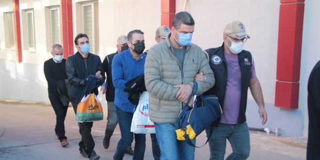 Adana'da FETÖ'den 5 tutuklama