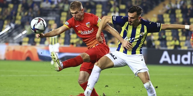 Fenerbahçe 1 puanı son saniyede kurtardı