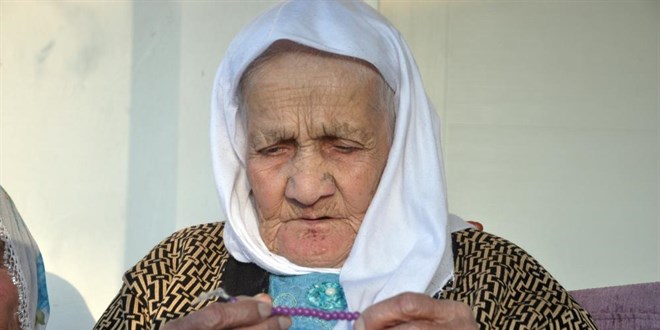 Korona virüs geçirmeyen 103 yaşındaki nineden aşı uyarısı