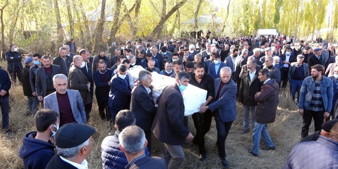 Aşı olmayan öğretmen koronavirüse yenik düştü
