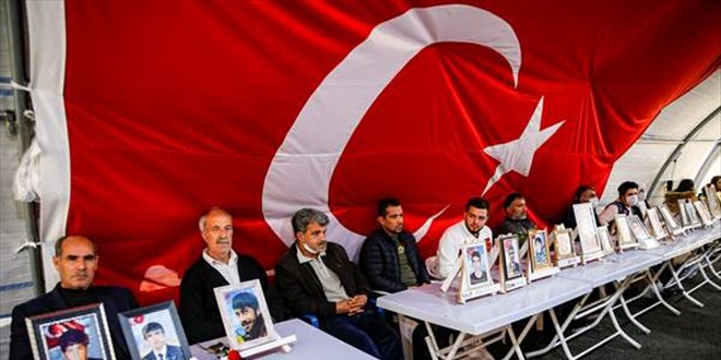 Diyarbakır anneleri 800 gündür evlatları için nöbette