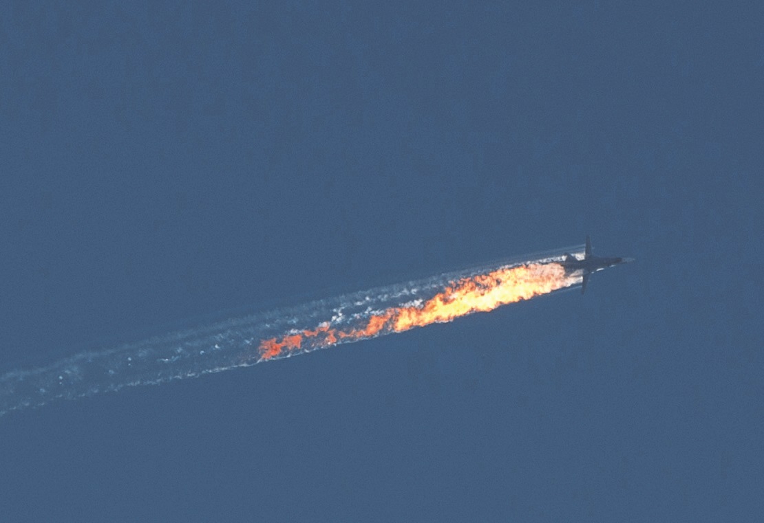 Почему сбивают свои самолеты. Сбитый Су 24 в Сирии турками. Самолет Су 24 подбит Турцией.