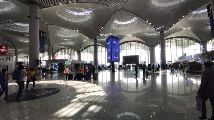 Tam kapanma öncesi İstanbul boşalıyor