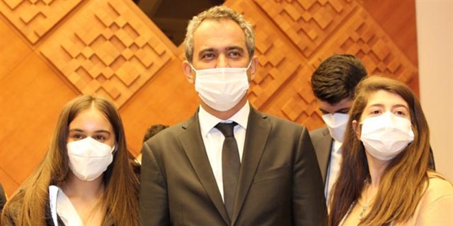 Bakan Özer, Ankara'da Hakkarili öğrencilerle buluştu
