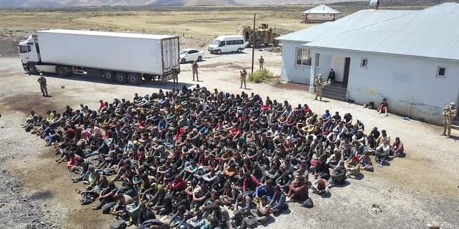 'T�rkiye'de d�zensiz g��men say�s� 2019'da pik yapt�'