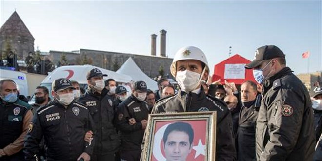 Bal�kesir'de �ehit olan polis memuru son yolculu�una u�urland�