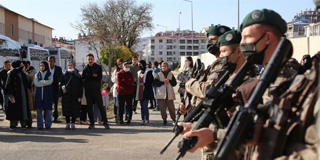 Polis Özel Harekat timleri törenle Suriye'ye uğurlandı