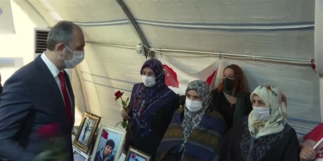 Adalet Bakanı Gül'den, Diyarbakır annelerine ziyaret