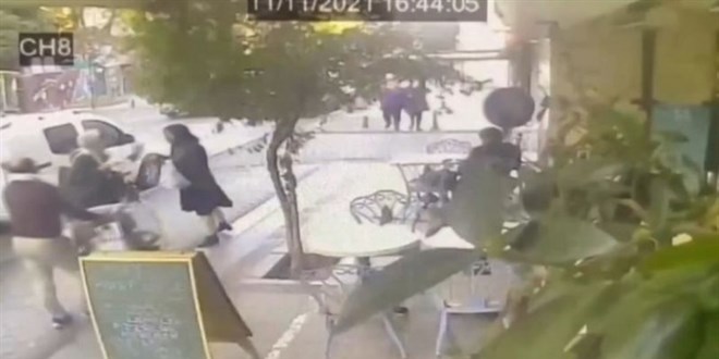 Kadıköy'de gazeteci Mine Kırıkkanat'a saldırı