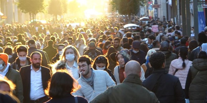 İstiklal Caddesi'nde koronavirüs unutuldu