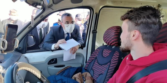 Kaymakam ile sürücü arasında komik diyalog: Ağacın altına radar konulmaz ki!