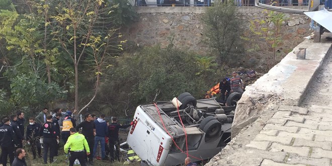 Öğrenci servisinin dere yatağına devrildiği kazada ölenlerin sayısı 5'e yükseldi