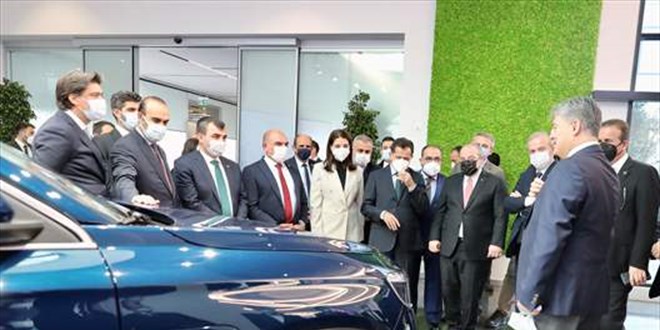 Bakan Varank ile TBMM Sanayi Komisyonu üyeleri, TOGG'u ziyaret etti