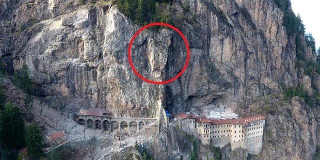 Sümela Manastırı'nı tehdit eden dev kaya sabitleniyor