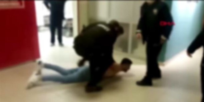 Eşine sözlü şiddet uygulayan şüpheli, hastanede polis ekiplerine saldırdı