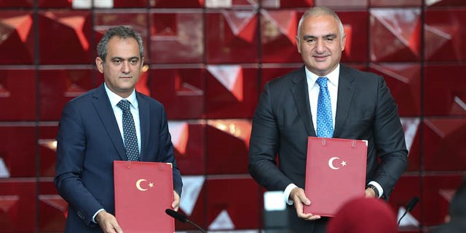Bakan Özer: Otellerde mesleki eğitim merkezi kuruyoruz
