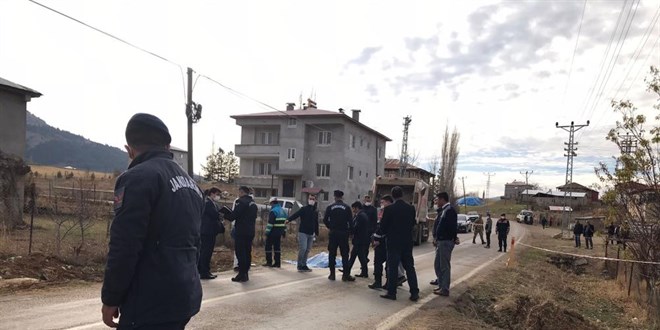 Çöp kamyonunun altında kalan temizlik işçisi hayatını kaybetti