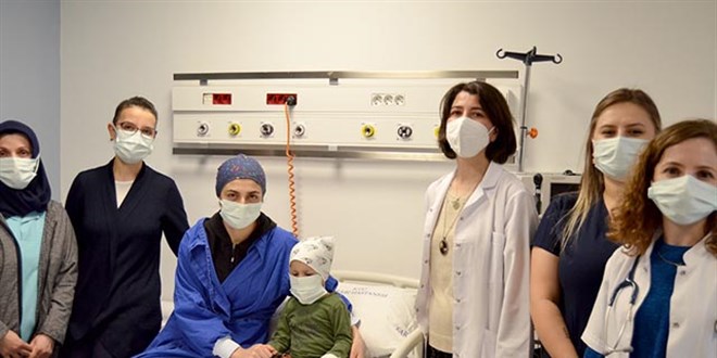 2 yaşındaki Ömer Asaf, 2 kanser türünü de yendi