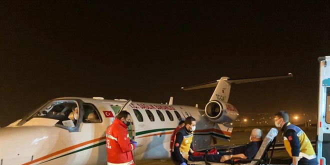 Kayseri'de nefes almakta zorlanan hasta ambulans uçakla İstanbul'a gönderildi