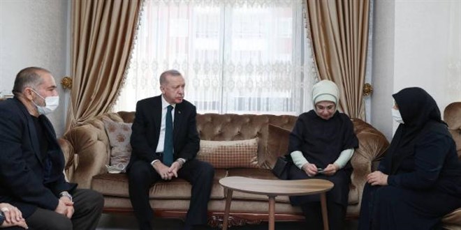 Erdoan'dan Baak Cengiz'in ailesine taziye ziyareti