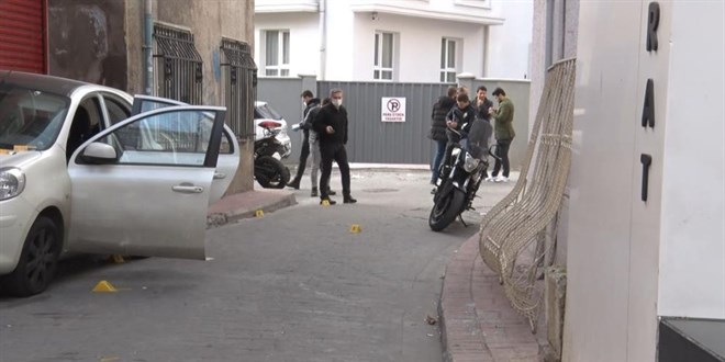 Kasımpaşa'da silahlı çatışma: Motosikletli 4 saldırgan kurşun yağdırdı