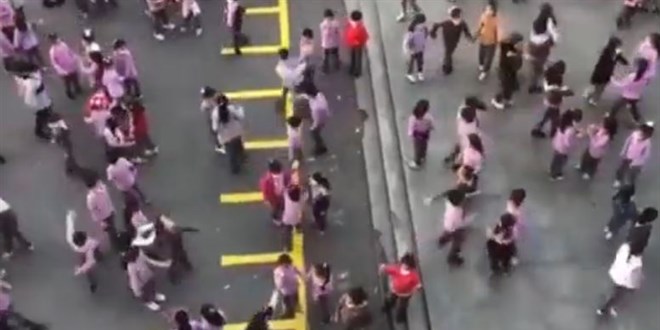 'Bilmem mi' �ark�s� tenef�se ��kan �ocuklar� co�turdu