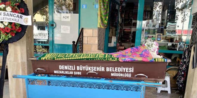 Muhtarlıkta ölü bulunan bayan muhtar toprağa verildi