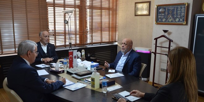 Üç konfederasyon asgari ücret gündemiyle toplandı