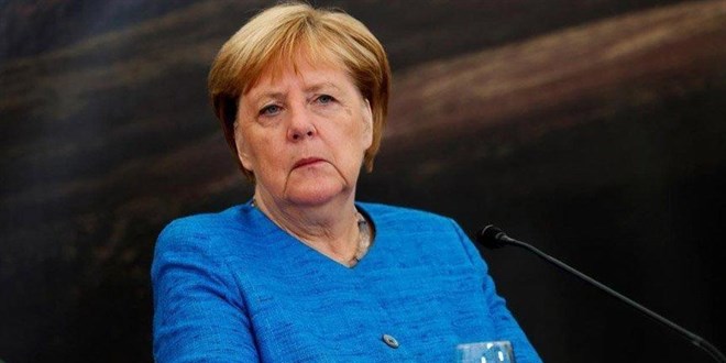 Merkel'in masrafları ile emekli maaşı Almanları kızdırdı