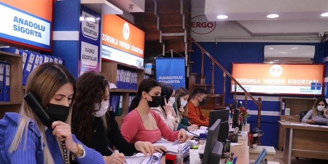 Deprem sonrası vatandaşlar sigortacıların yolunu tuttu
