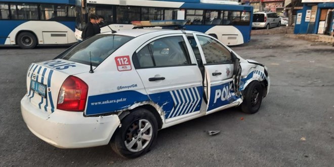 EGO otobüsü ile polis aracı çarpıştı: 3 yaralı