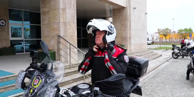 Emniyet Müdürü yunus timi kıyafeti giyip motosikletle kenti dolaşıyor