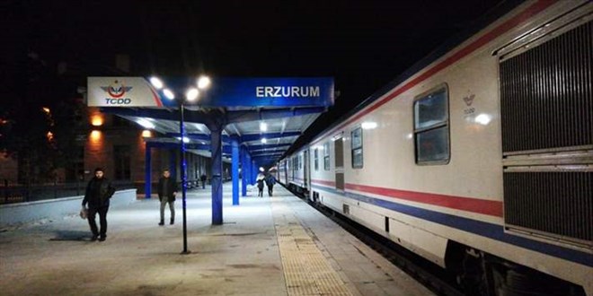Erzurum'daki deprem Doğu Ekspresi Treni seferini de aksattı