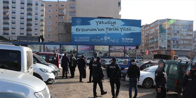 Tartıştığı kız arkadaşını ve kendisini bıçaklayarak öldürdü