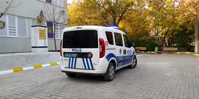 Manisa'da ba�kas�n�n yerine ehliyet s�nav�na giren ki�i g�zalt�na al�nd�