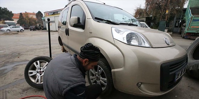 Kışın duruş mesafesini kısaltan kış lastiği hayat kurtarıyor