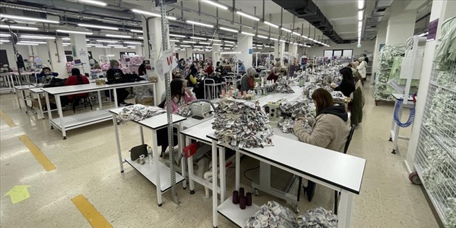Kadınların elinden çıkan kıyafetler 60 ülkeye gönderiliyor