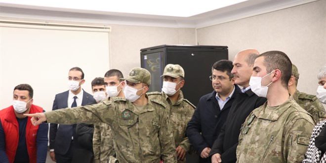 Bakan Soylu, İdlib sınırındaki hudut karakolunu ziyaret etti